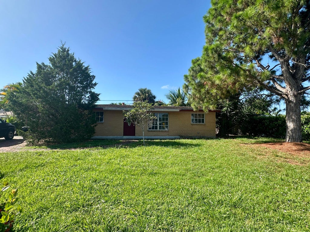 Photo of 12142 Colony Avenue, Palm Beach Gardens, FL 33410 (MLS # R11108586)