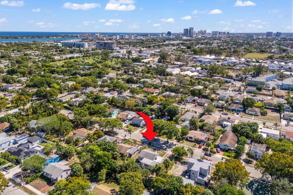 Photo of 933 30th Court, West Palm Beach, FL 33407 (MLS # B26016589)