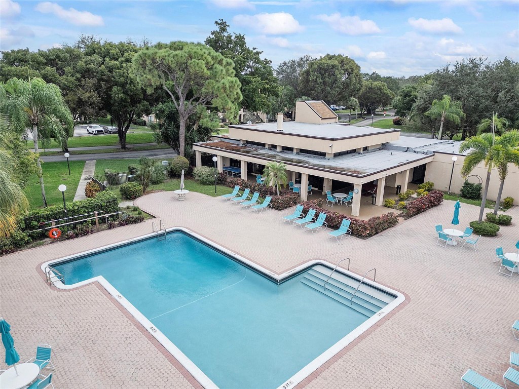 MEADOWRIDGE CONDOS - Residential