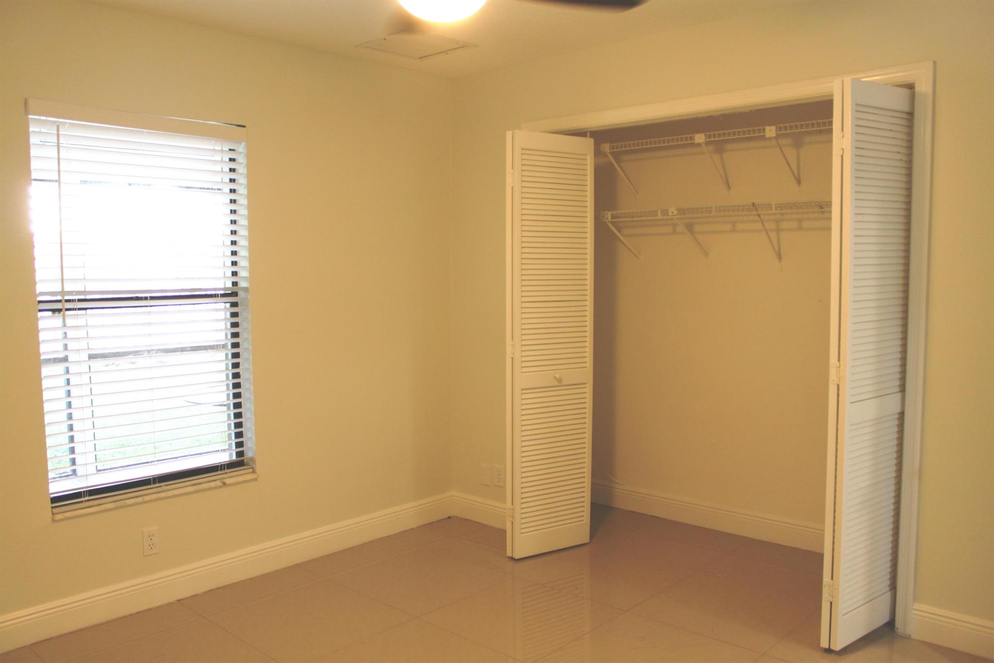 SUGAR POND MANOR OF WELLI - Residential Lease