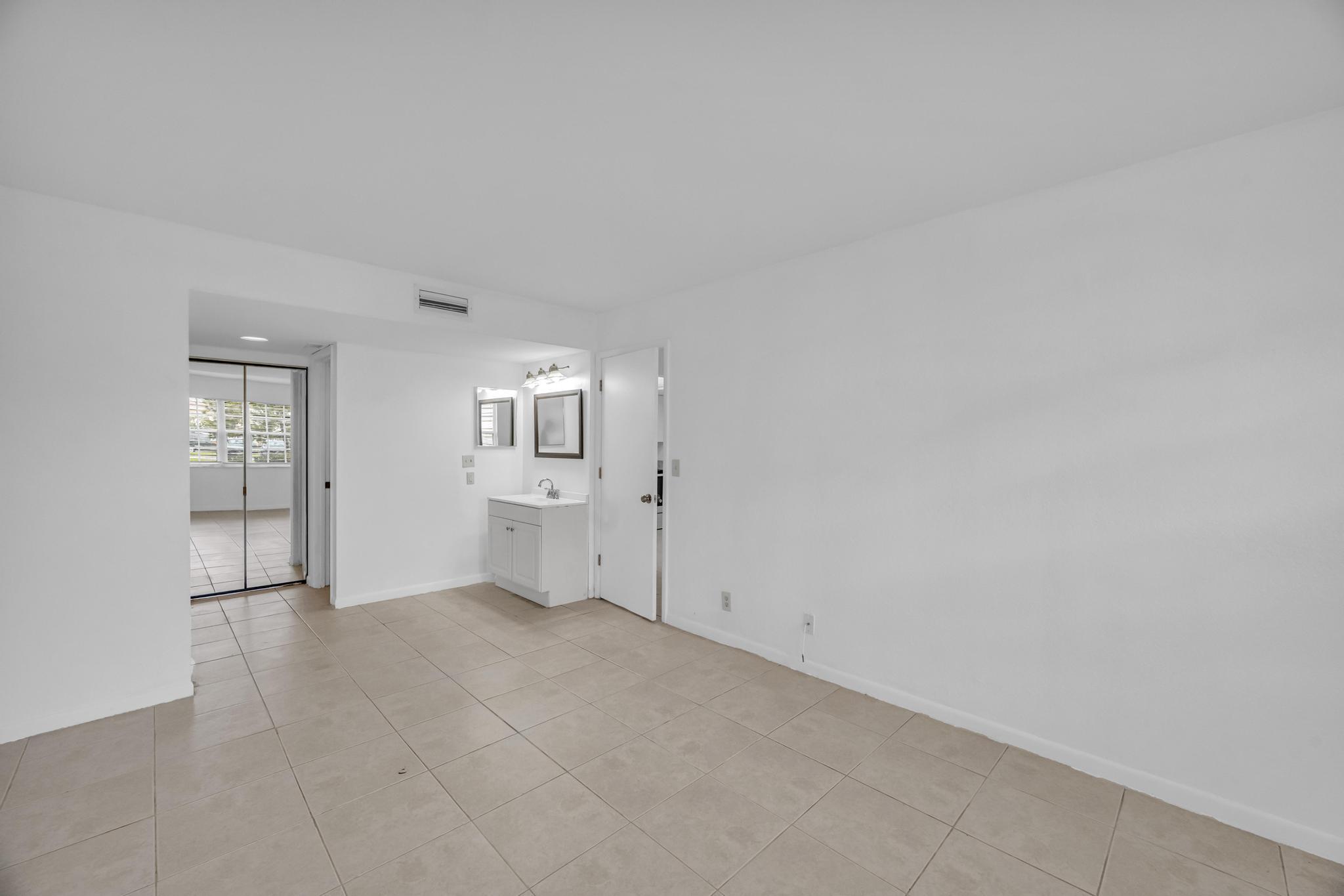 MIDPORT PLACE II, A CONDOMINIUM - Residential