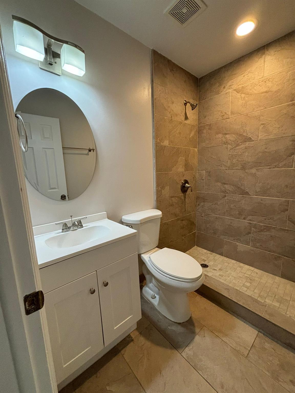 Lauderdale Park 6-33 1/2 - Residential Lease