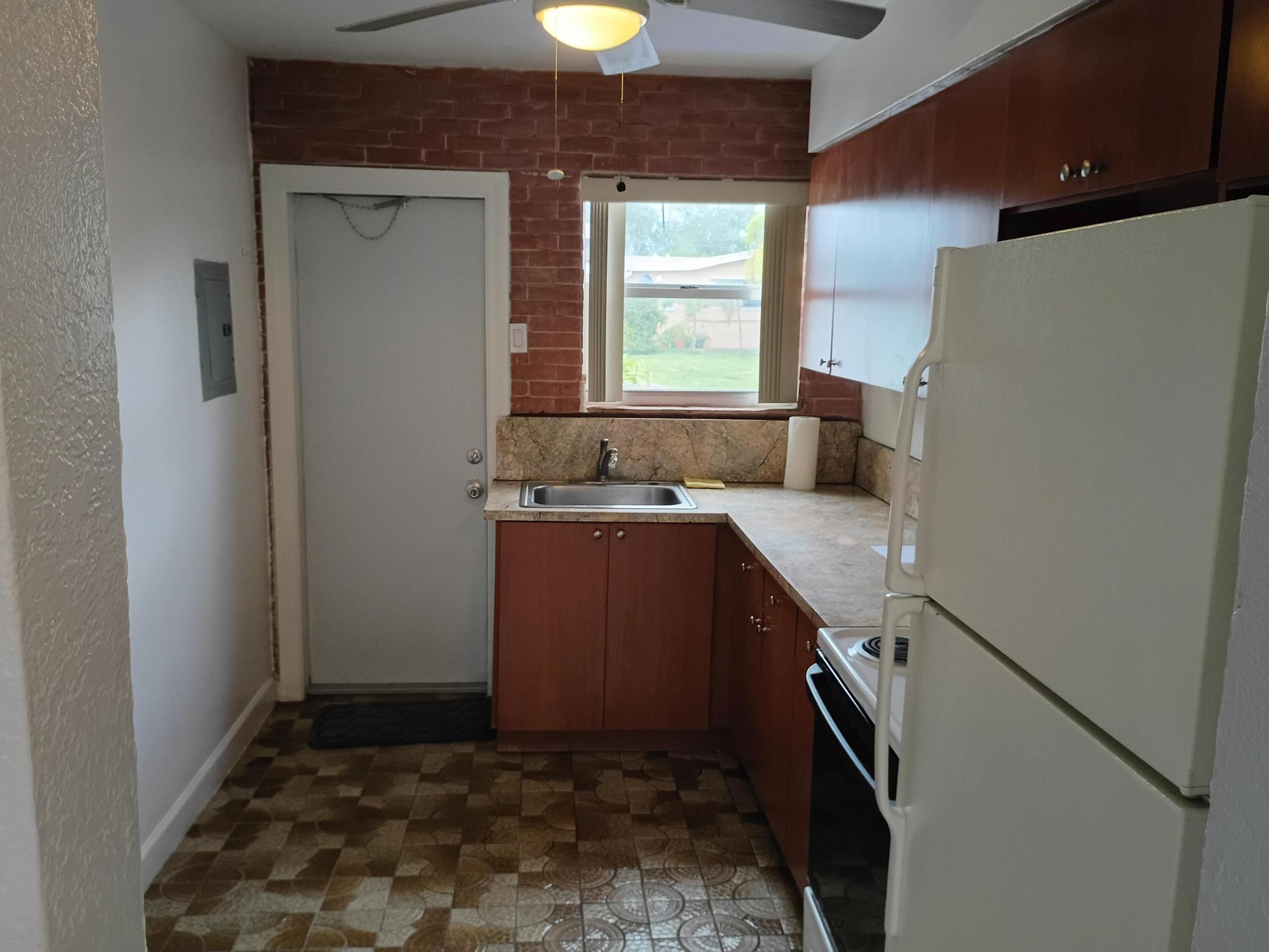 DIXIE GARDENS - Residential Lease