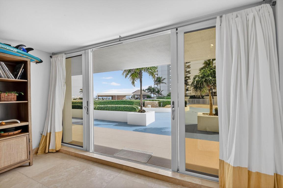 BARCLAY CONDO - Residential