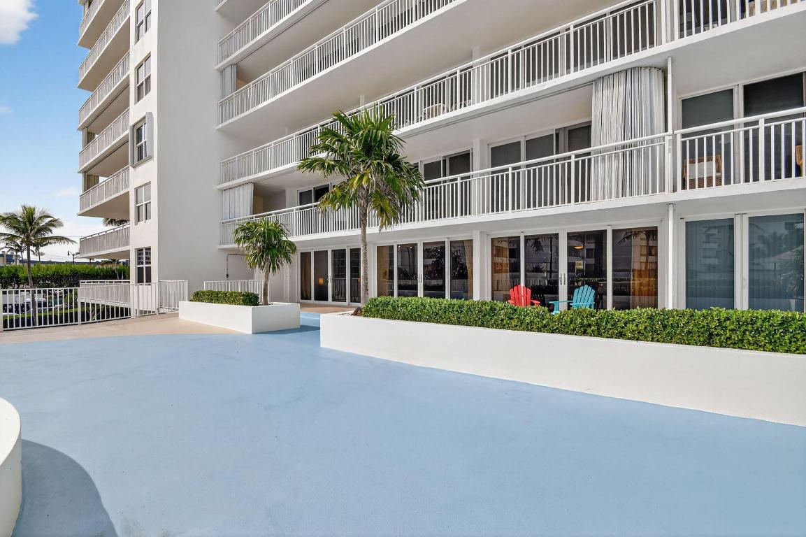 BARCLAY CONDO - Residential