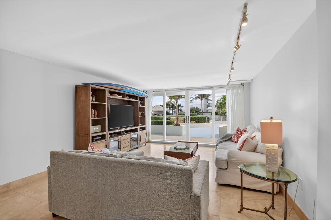 BARCLAY CONDO - Residential