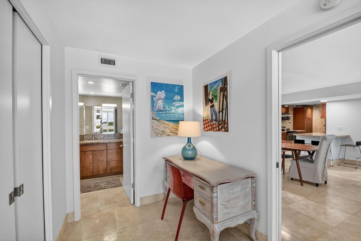 BARCLAY CONDO - Residential