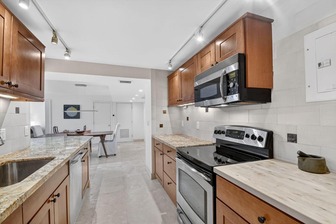 BARCLAY CONDO - Residential