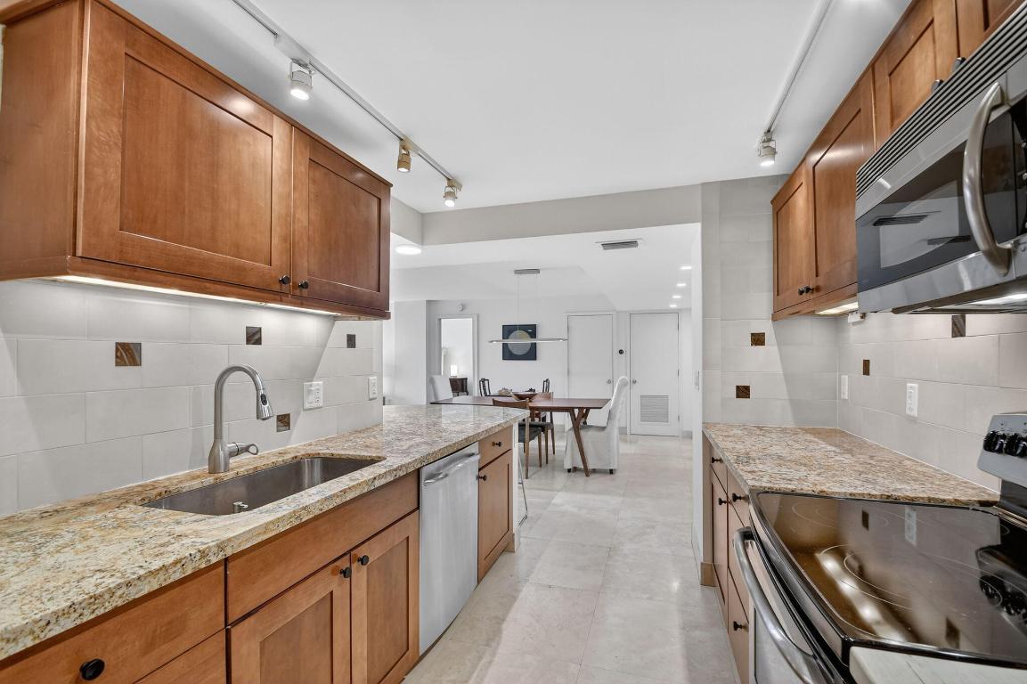 BARCLAY CONDO - Residential