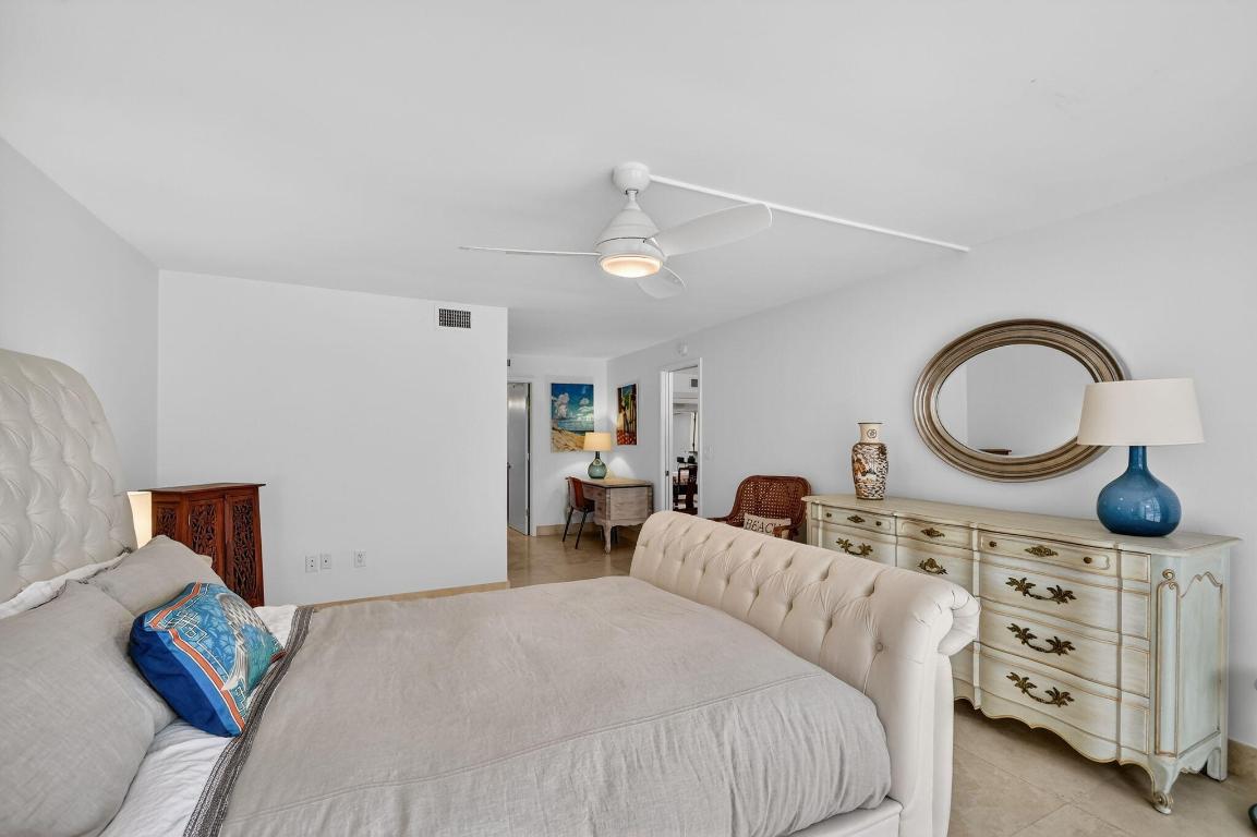 BARCLAY CONDO - Residential