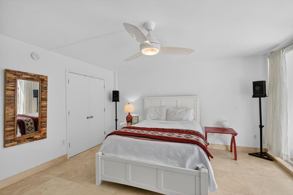 BARCLAY CONDO - Residential