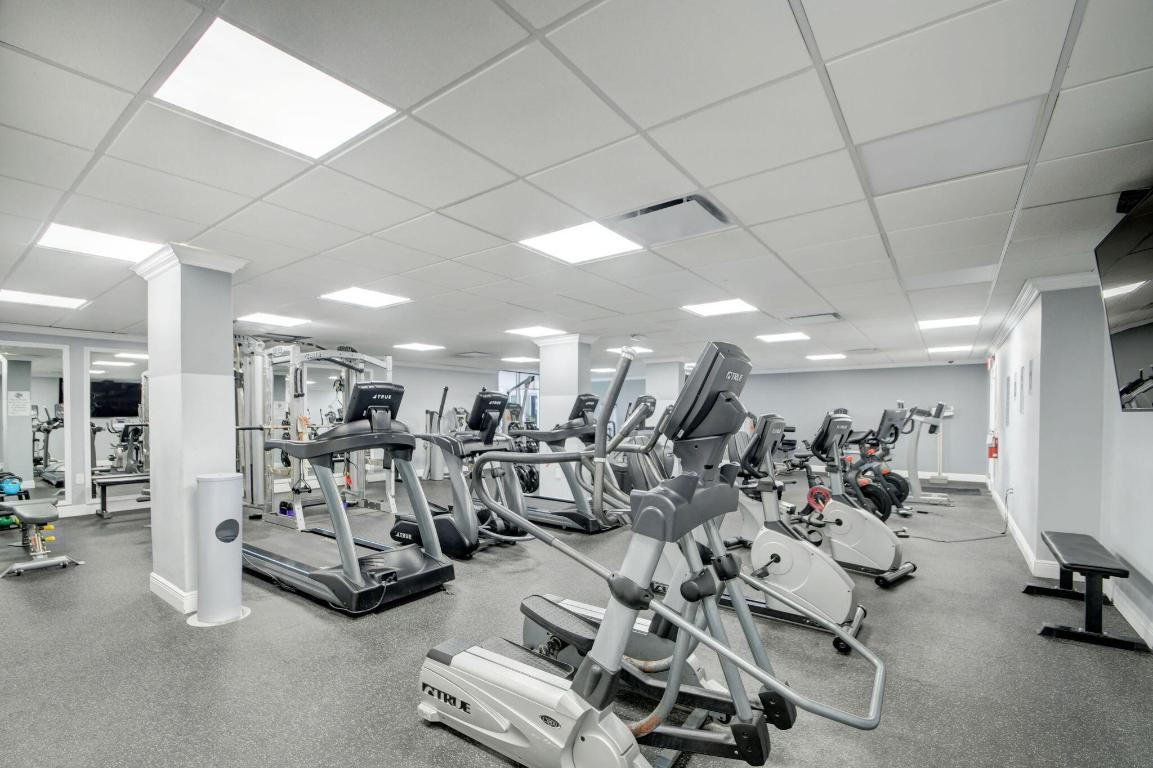 BARCLAY CONDO - Residential