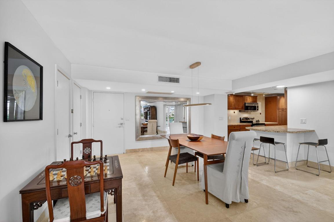 BARCLAY CONDO - Residential