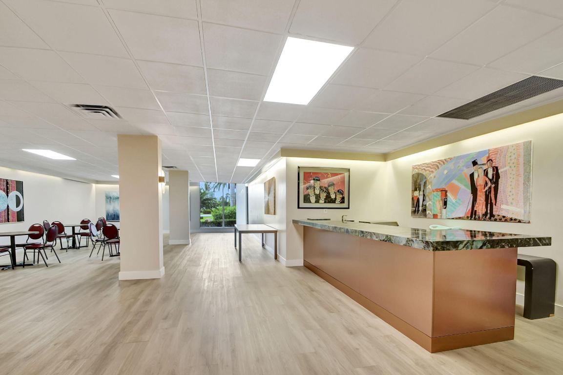 BARCLAY CONDO - Residential