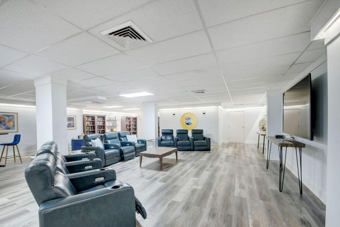 BARCLAY CONDO - Residential