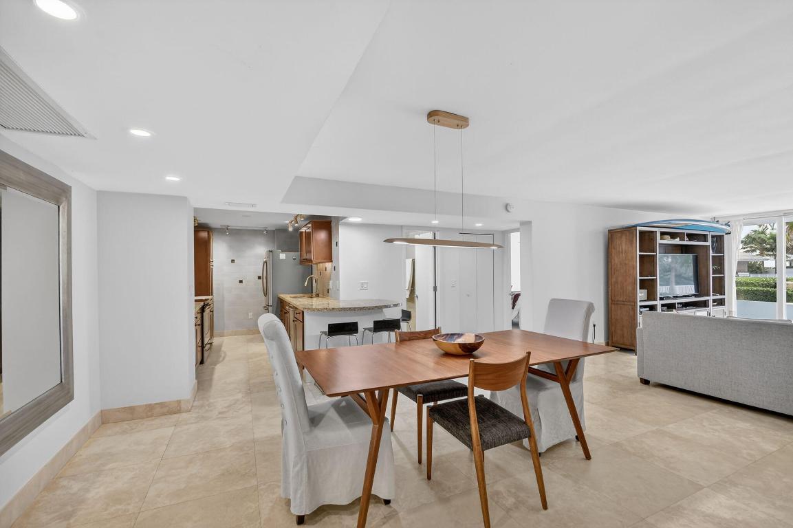 BARCLAY CONDO - Residential