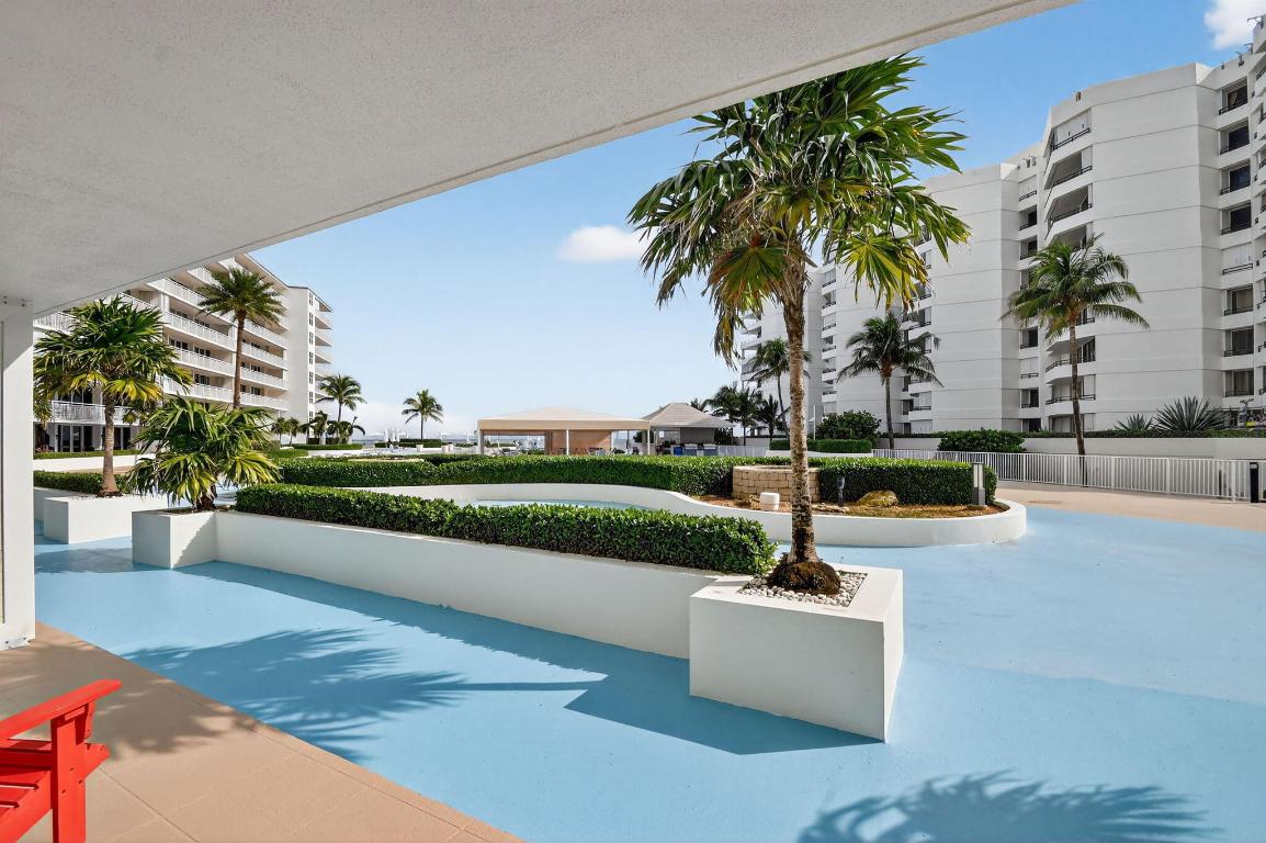 BARCLAY CONDO - Residential