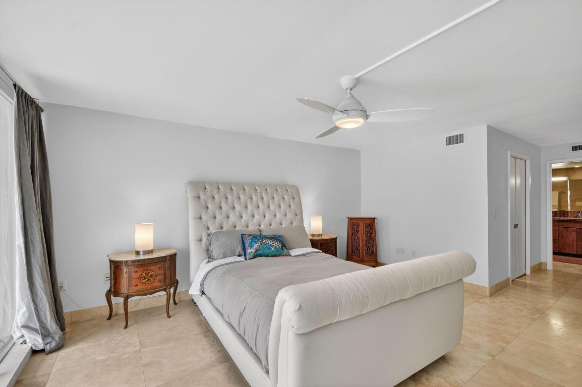 BARCLAY CONDO - Residential