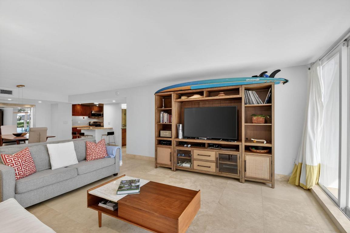 BARCLAY CONDO - Residential