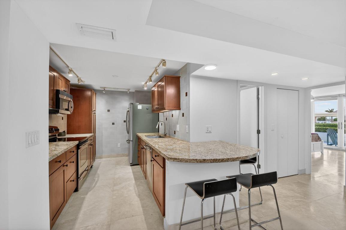 BARCLAY CONDO - Residential