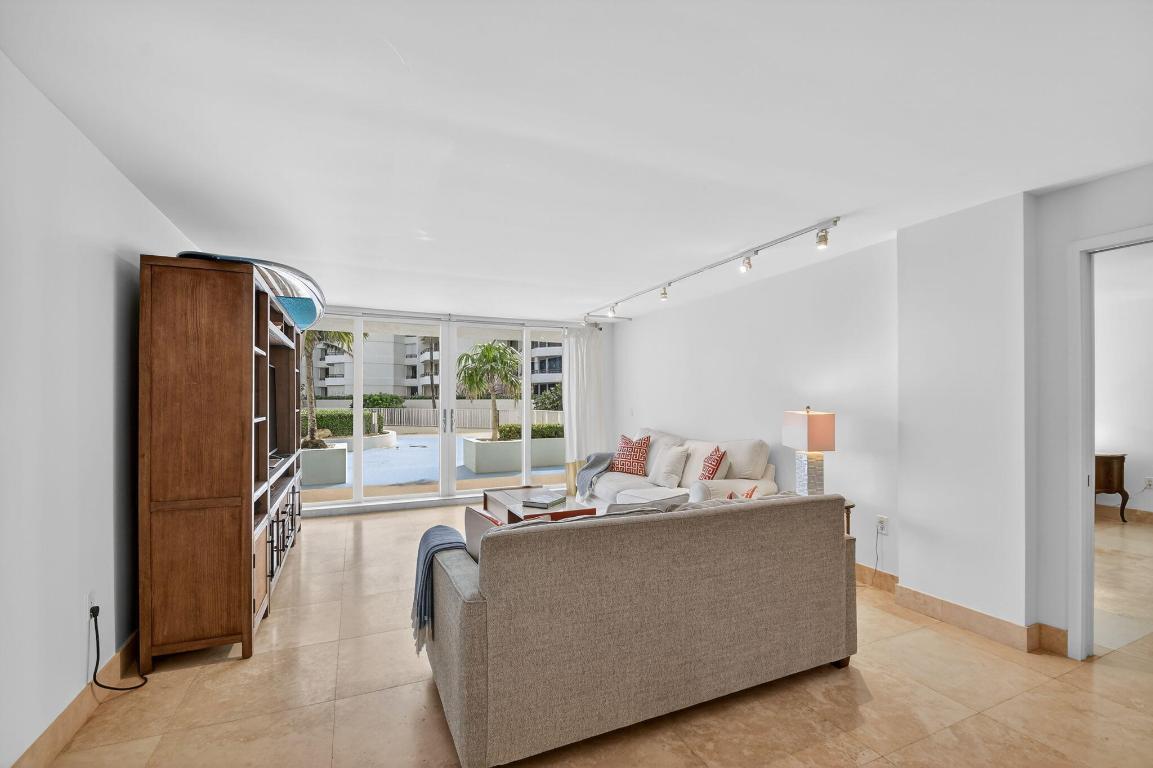 BARCLAY CONDO - Residential