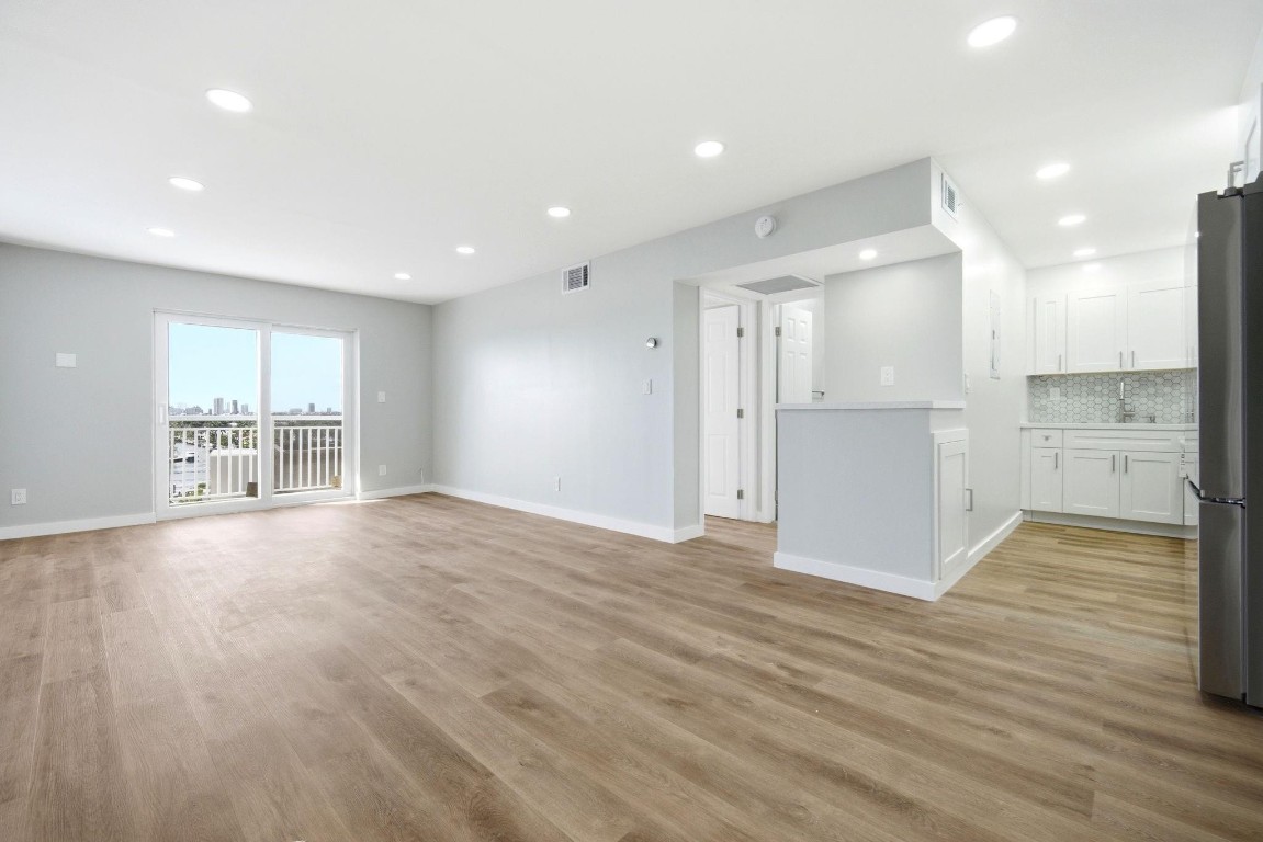 200 S Birch Road 906