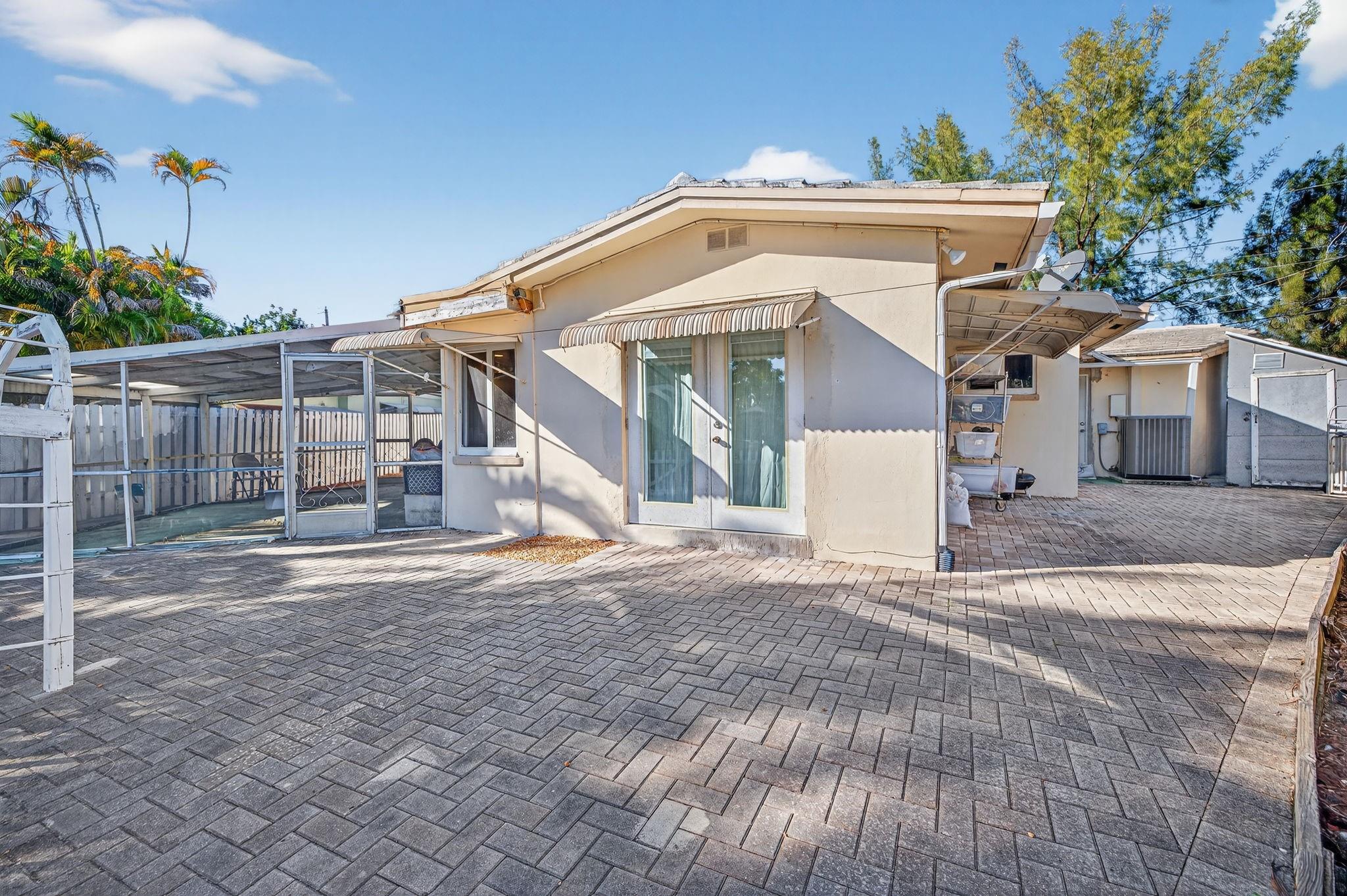 Coral Brook 37-18 B - Residential