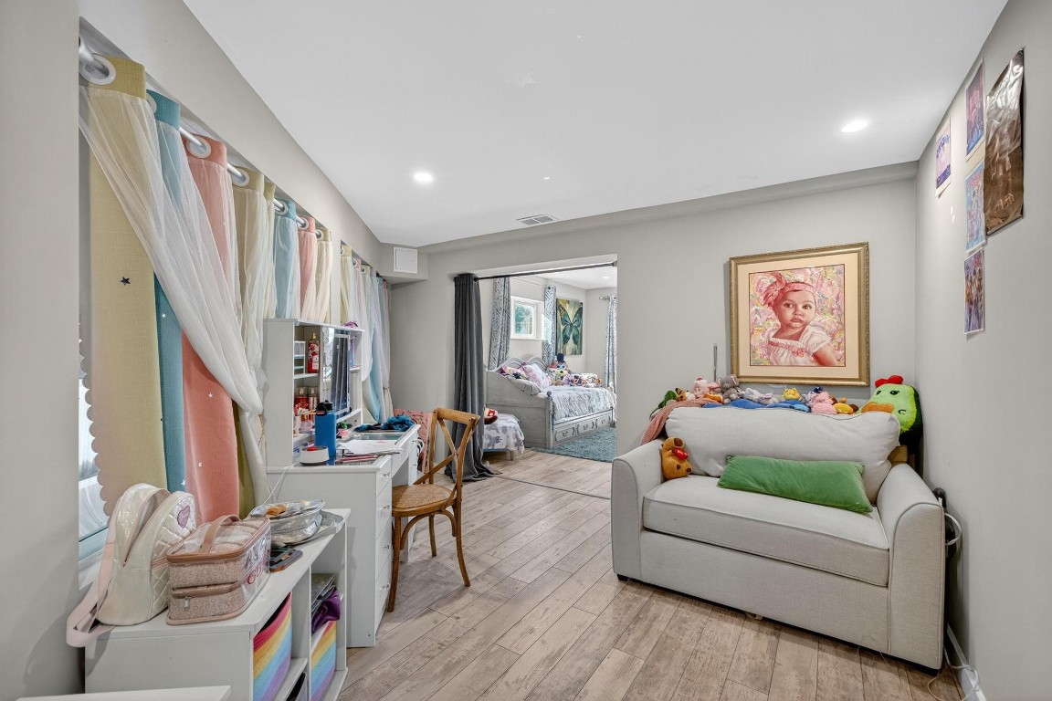 Coral Brook 37-18 B - Residential