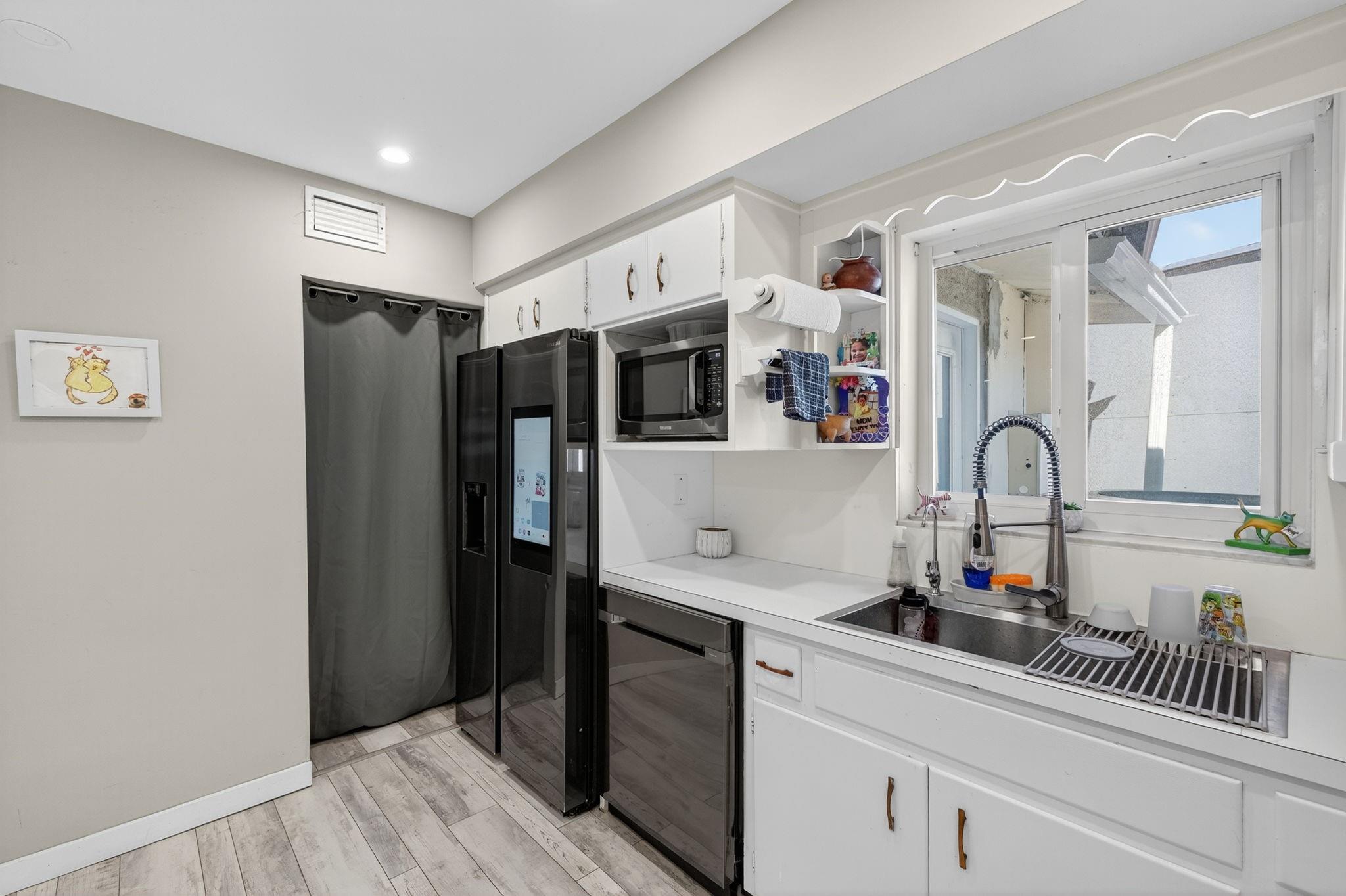 Coral Brook 37-18 B - Residential