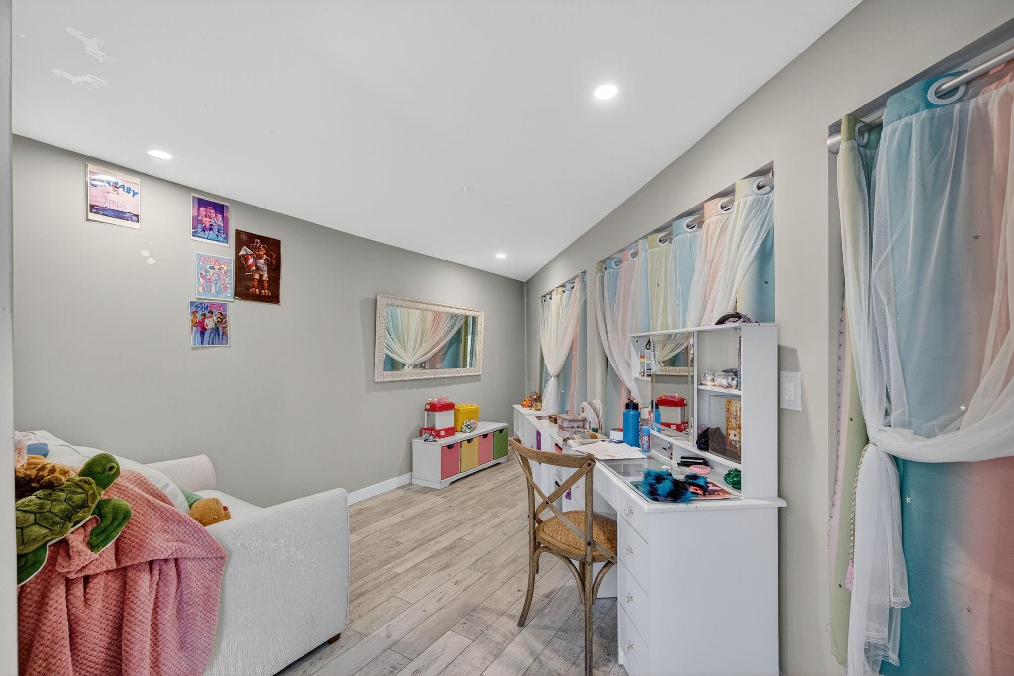 Coral Brook 37-18 B - Residential