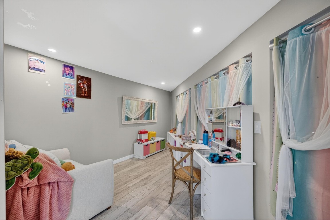 Coral Brook 37-18 B - Residential