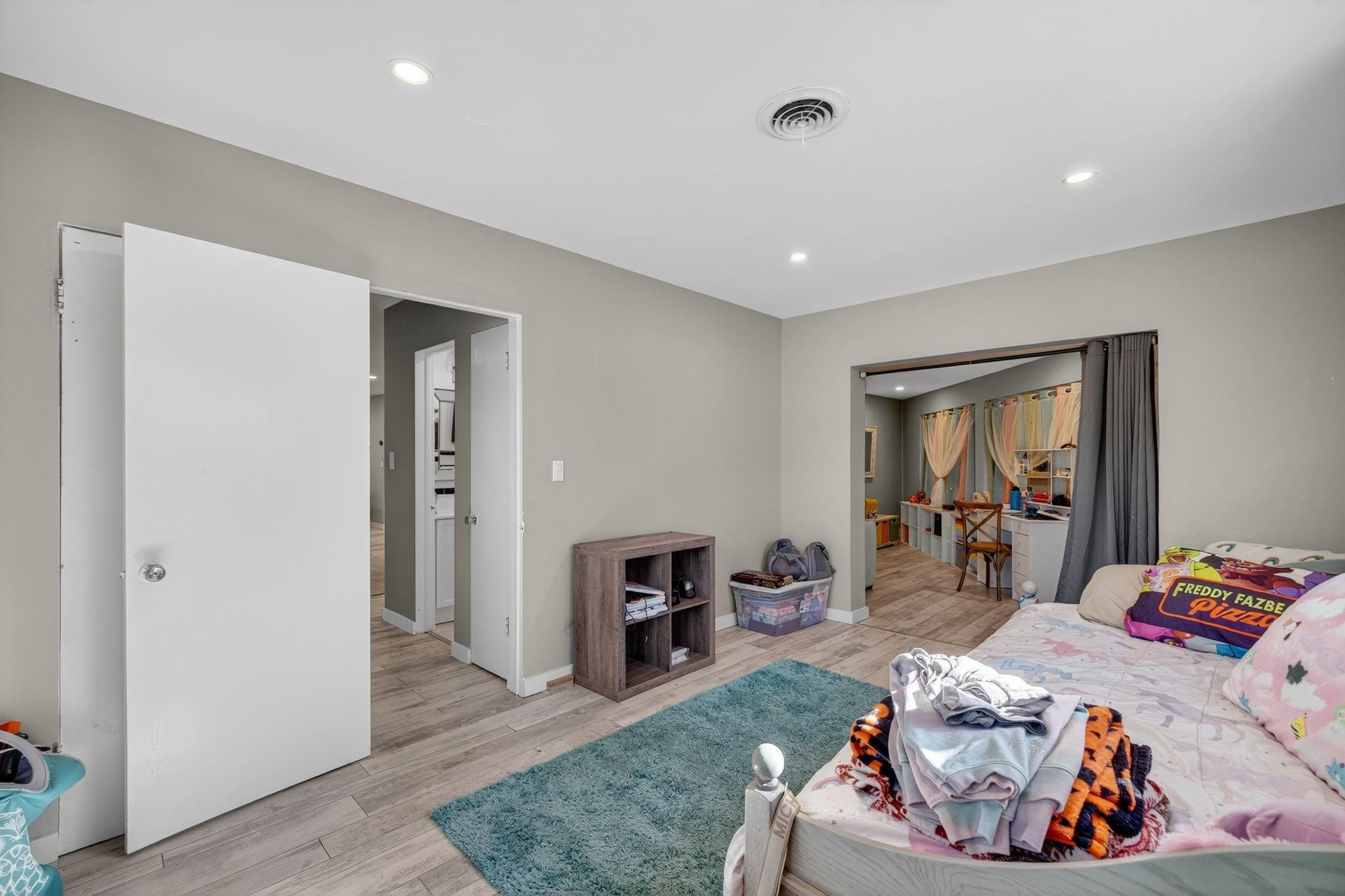 Coral Brook 37-18 B - Residential