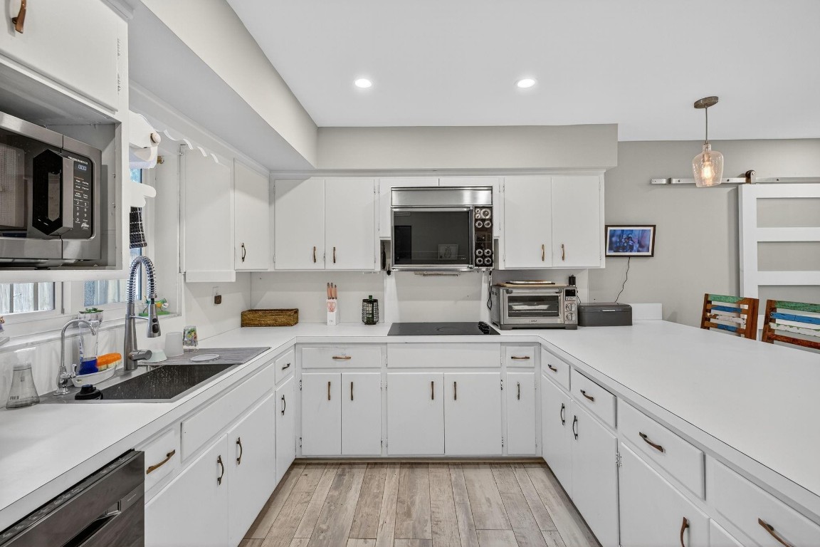 Coral Brook 37-18 B - Residential