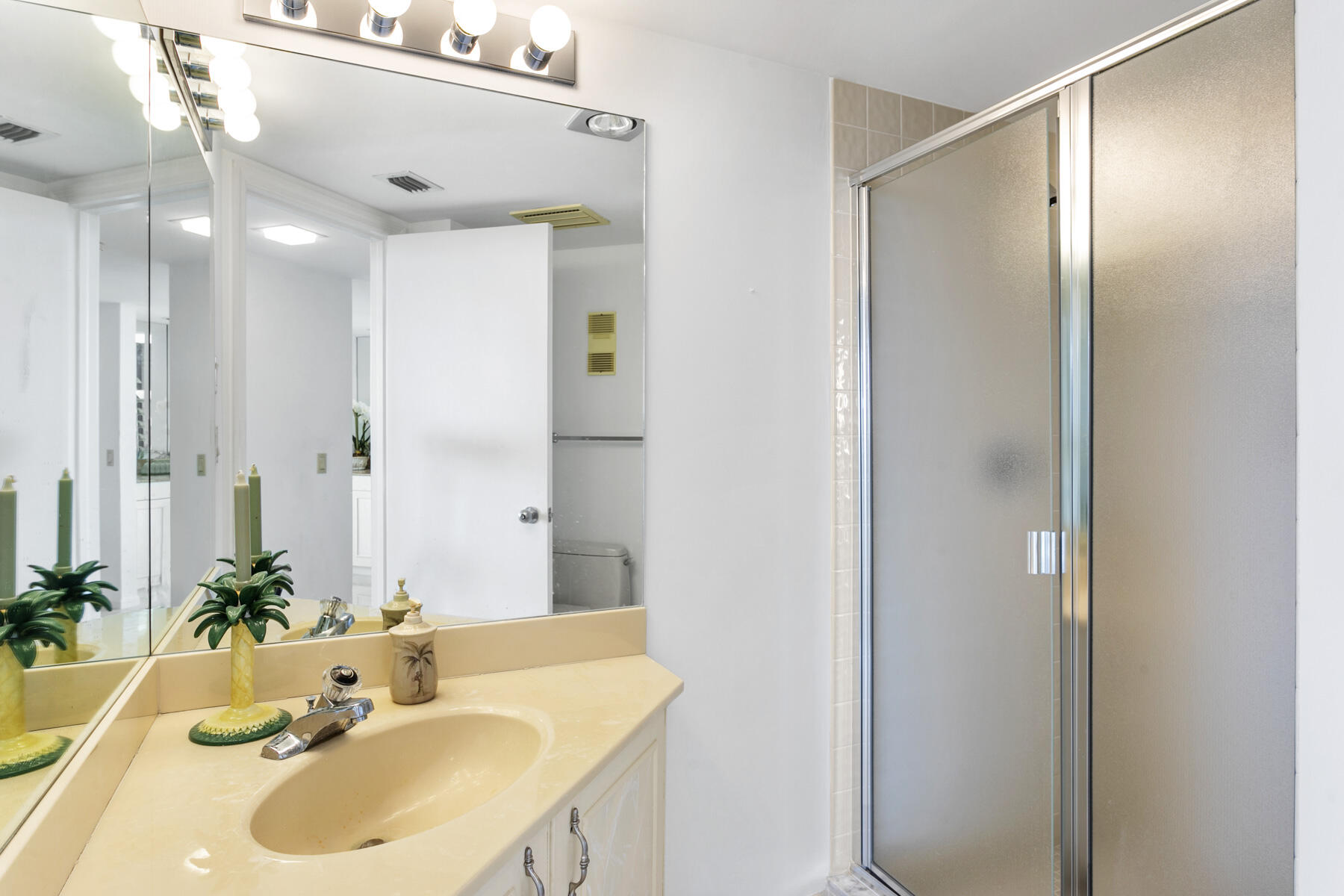 JONATHANS LANDING (SOUTHPORTE ONE) - Residential