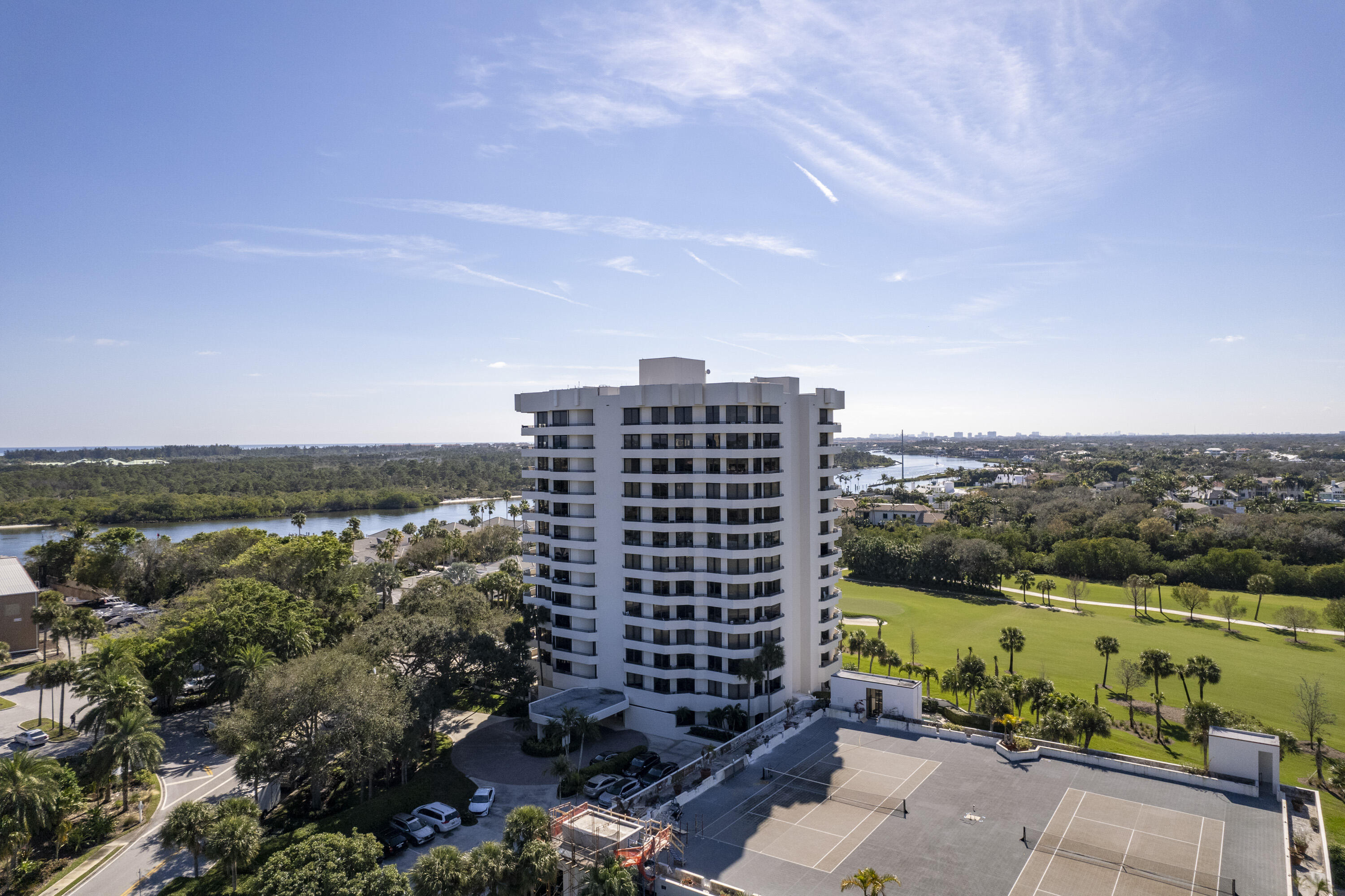 JONATHANS LANDING (SOUTHPORTE ONE) - Residential