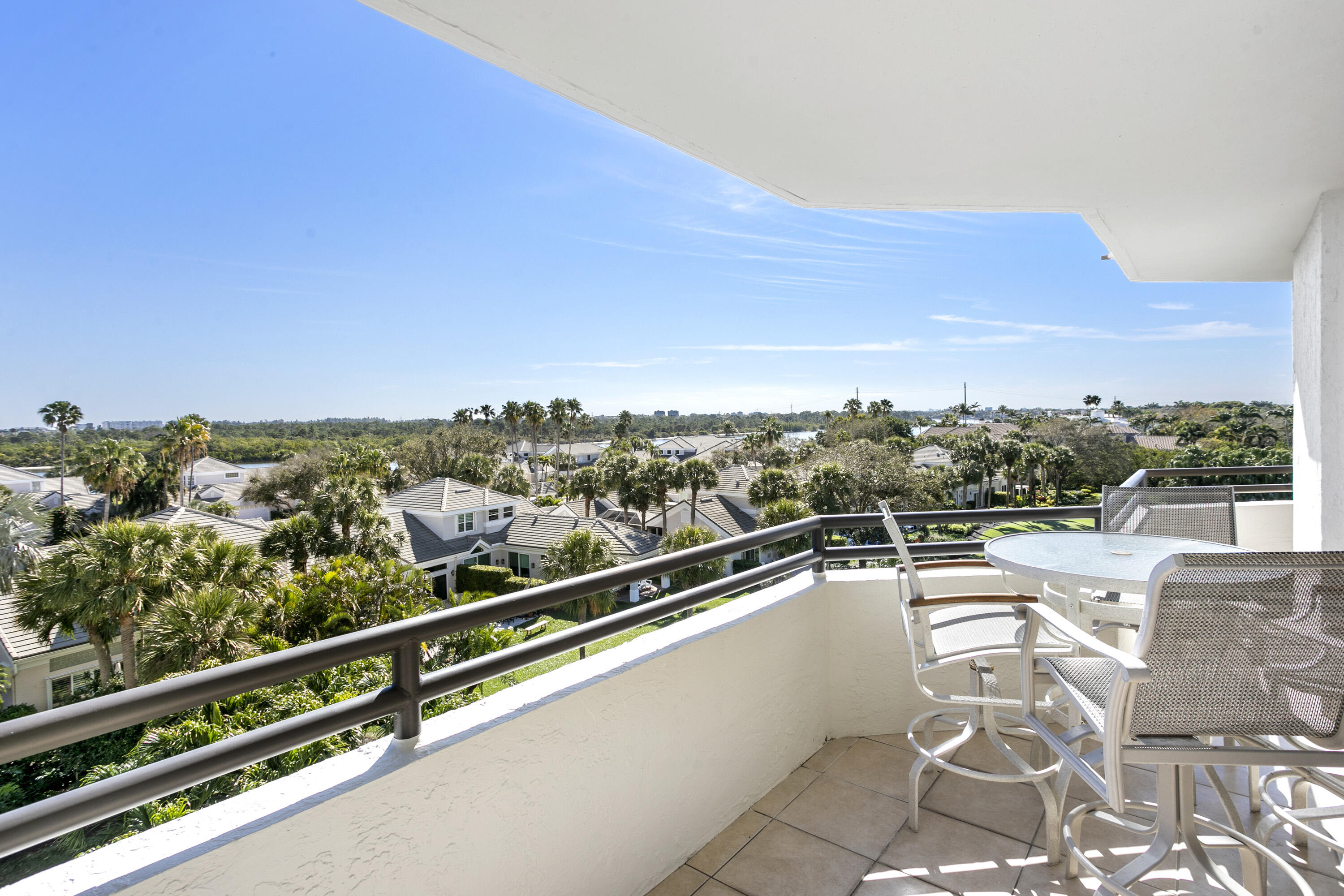 JONATHANS LANDING (SOUTHPORTE ONE) - Residential