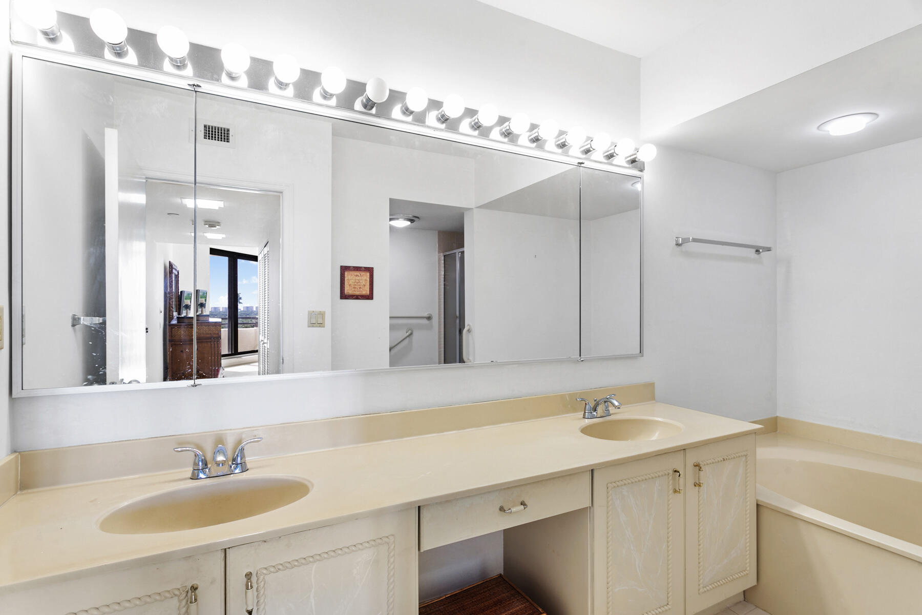 JONATHANS LANDING (SOUTHPORTE ONE) - Residential