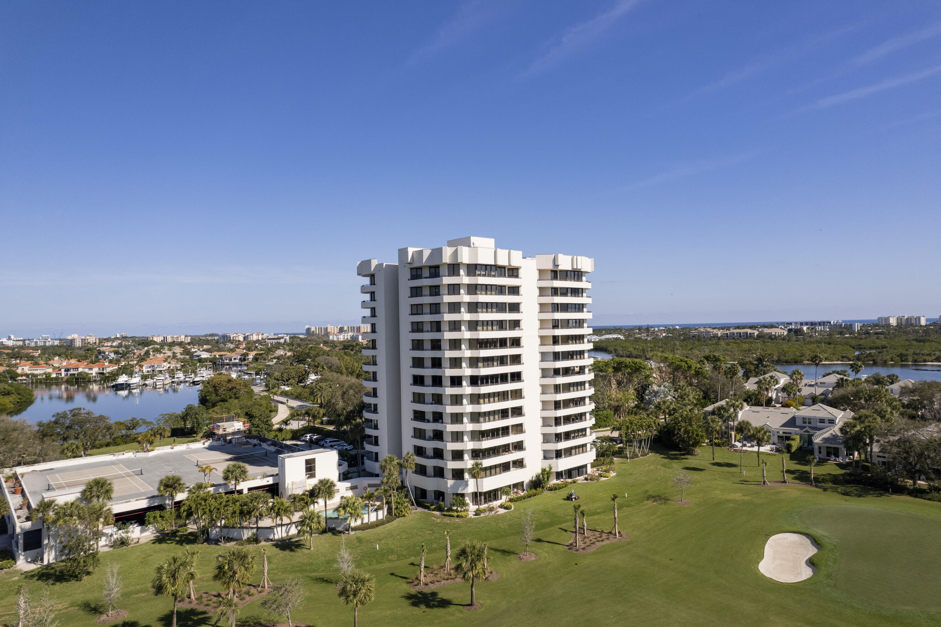 JONATHANS LANDING (SOUTHPORTE ONE) - Residential