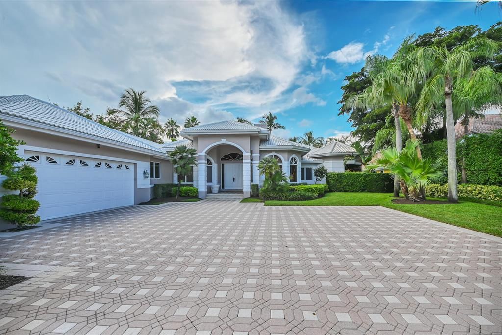 Photo of 26 St George Place, Palm Beach Gardens, FL 33418 (MLS # R10747725)