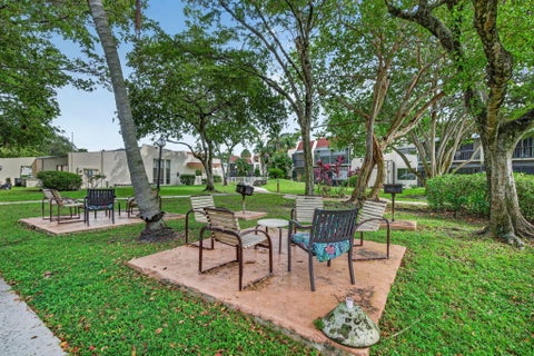 Tiny photo for 301 N Pine Island Road #162, Plantation, FL 33324 (MLS # B26086930)