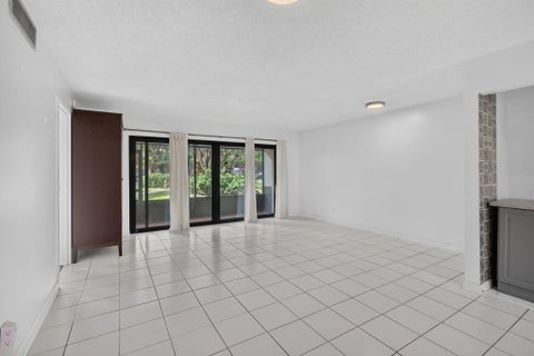 Tiny photo for 301 N Pine Island Road #162, Plantation, FL 33324 (MLS # B26086930)