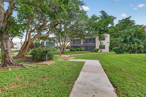 Tiny photo for 301 N Pine Island Road #162, Plantation, FL 33324 (MLS # B26086930)
