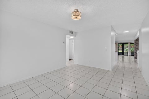 Tiny photo for 301 N Pine Island Road #162, Plantation, FL 33324 (MLS # B26086930)