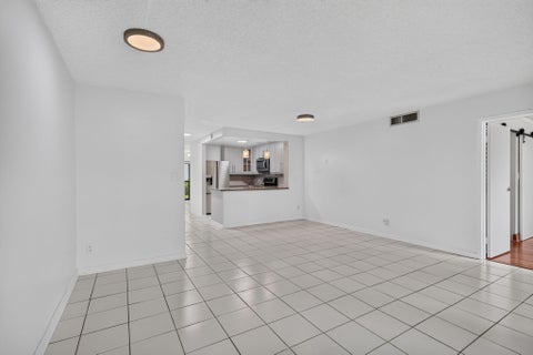 Tiny photo for 301 N Pine Island Road #162, Plantation, FL 33324 (MLS # B26086930)