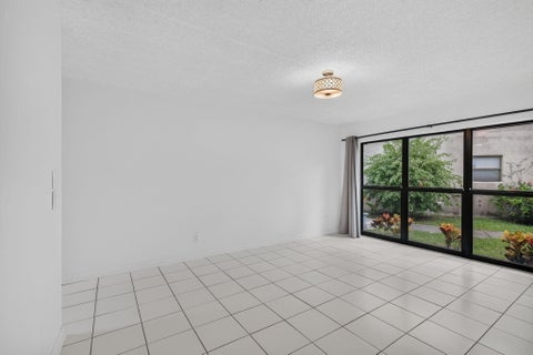 Tiny photo for 301 N Pine Island Road #162, Plantation, FL 33324 (MLS # B26086930)