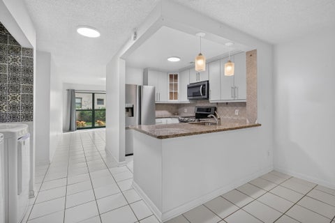 Tiny photo for 301 N Pine Island Road #162, Plantation, FL 33324 (MLS # B26086930)