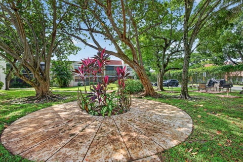 Tiny photo for 301 N Pine Island Road #162, Plantation, FL 33324 (MLS # B26086930)