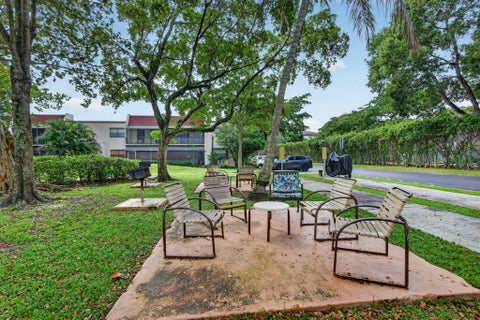 Tiny photo for 301 N Pine Island Road #162, Plantation, FL 33324 (MLS # B26086930)