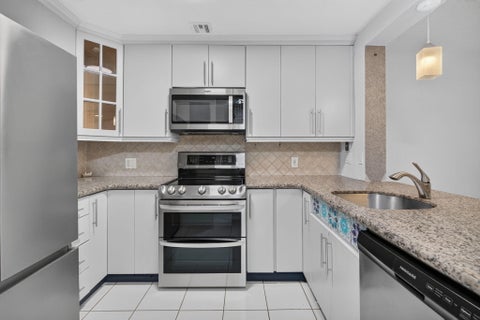 Tiny photo for 301 N Pine Island Road #162, Plantation, FL 33324 (MLS # B26086930)