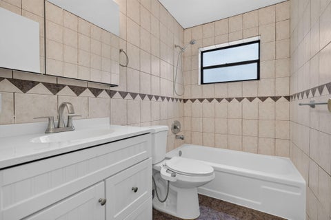 Tiny photo for 301 N Pine Island Road #162, Plantation, FL 33324 (MLS # B26086930)